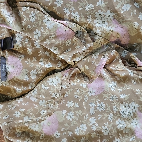 EUC Liz Claiborne Tan Floral Sheer Top 12 - Picture 4 of 5